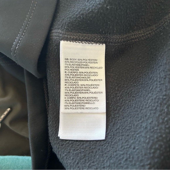 The North Face 1/2 zip Flashdry top - Picture 3 of 5